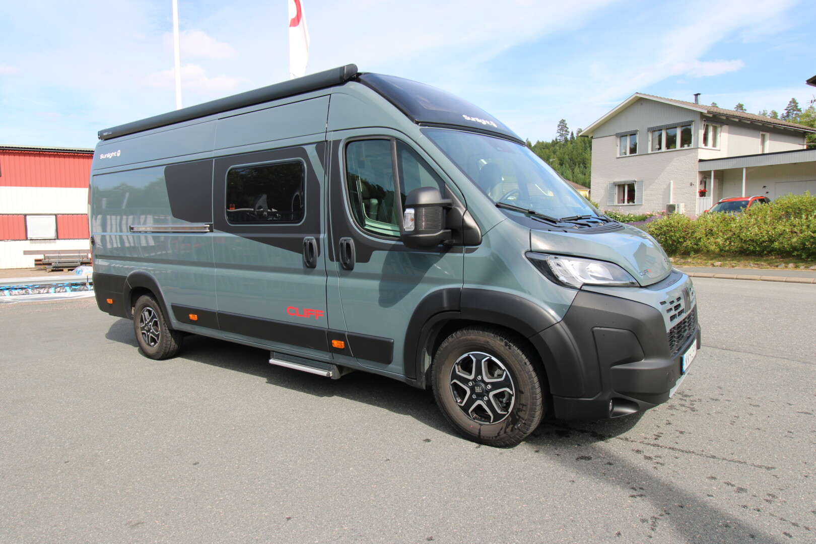 Sunlight Cliff X 640 8 vxl Automat 180 Hk Dieselpanna 2025